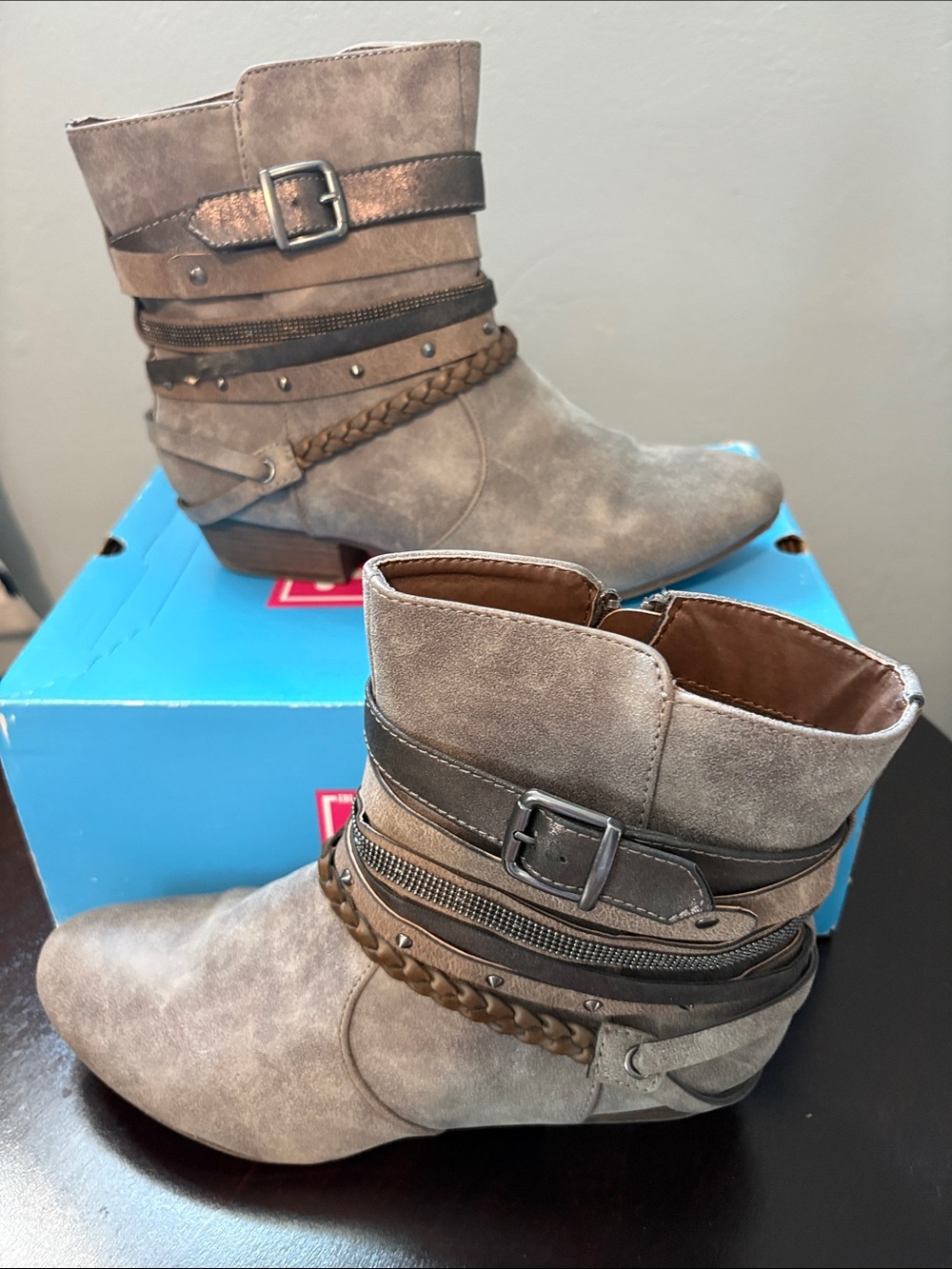 pop Heidi Grey Multi Women's Ankle Booties with Braided & Studded Straps Size 8 - Picture 2 of 7
